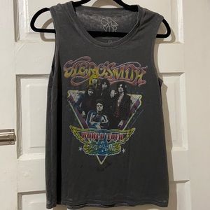 Sleeveless tops in light weight .